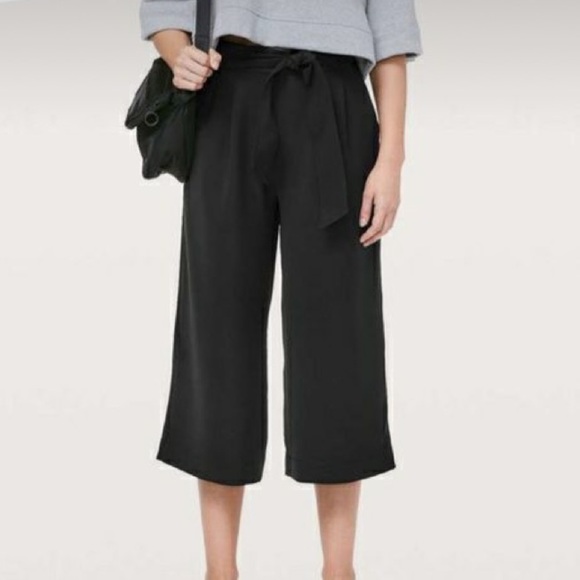 Lululemon Noir Crop Black Wide Leg Waist Tie Pants Size 6